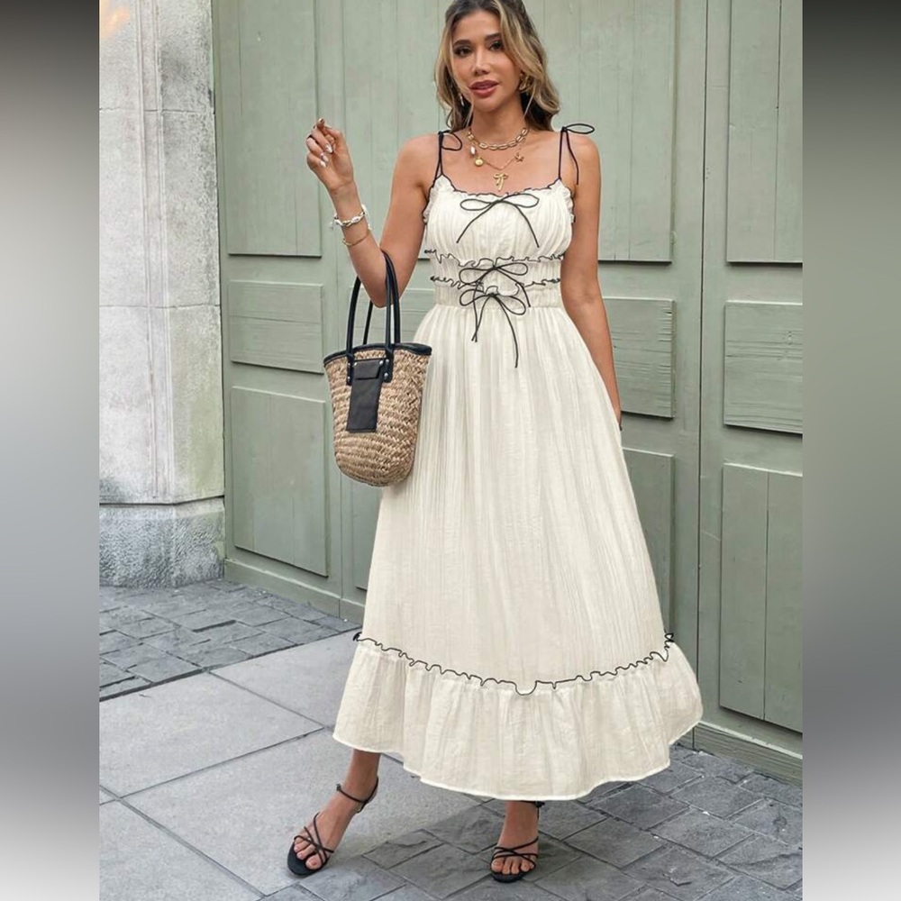 Elegant Cream Dress with Black Accents - Picture 5 of 7